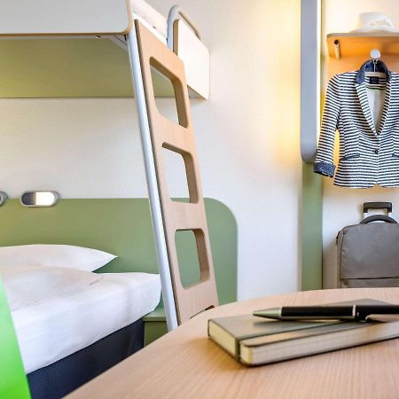 Ibis Budget Newport Екстер'єр фото