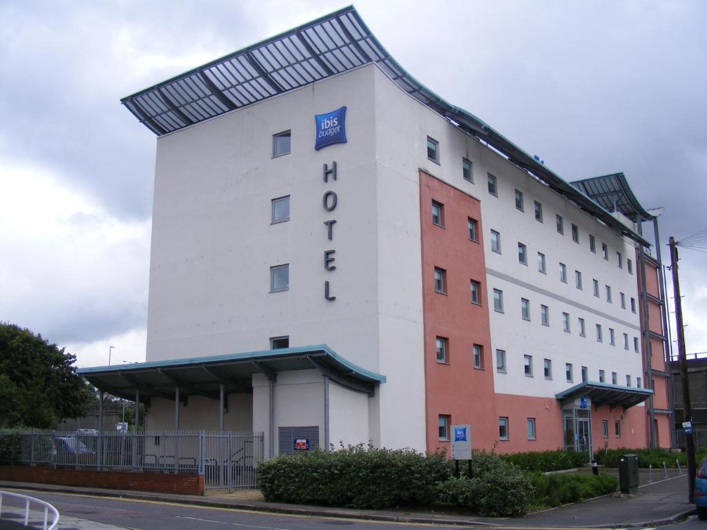 Ibis Budget Newport Екстер'єр фото